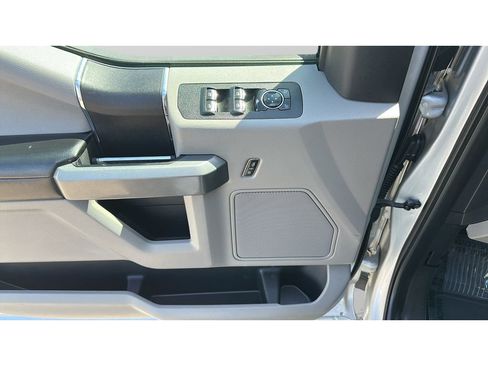 Used 2018 Ford F150 XLT AWD/4WD image 10