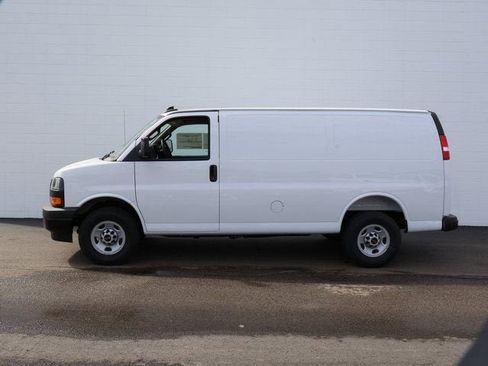 New 2025 GMC Savana 2500 w/ Driver Convenience Package RWD image 3
