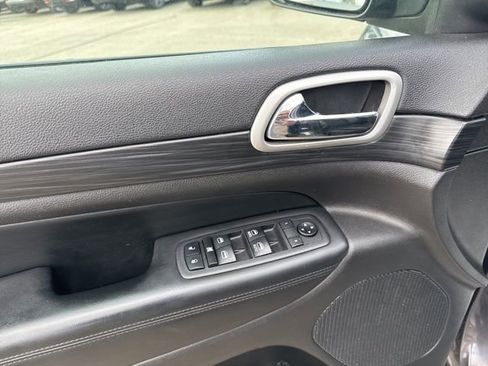 Used 2020 Jeep Grand Cherokee Altitude AWD/4WD image 13