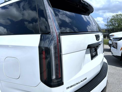 Certified 2025 Cadillac Escalade ESV Premium Luxury w/ Touring Package AWD/4WD image 27