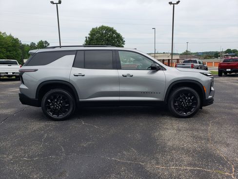 New 2026 Chevrolet Traverse LT w/ Midnight/Sport Edition FWD image 5
