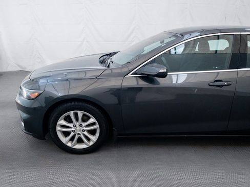 Used 2017 Chevrolet Malibu LT image 2