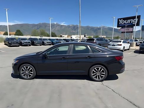 Used 2025 Volkswagen Jetta SE w/ Sunroof Package FWD image 8