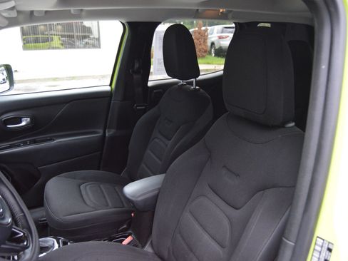 Used 2017 Jeep Renegade Altitude AWD/4WD image 9