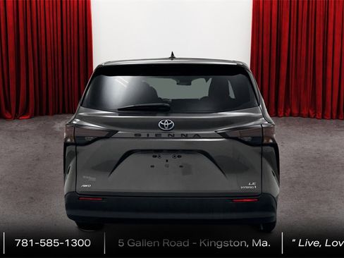 Certified 2023 Toyota Sienna LE image 6