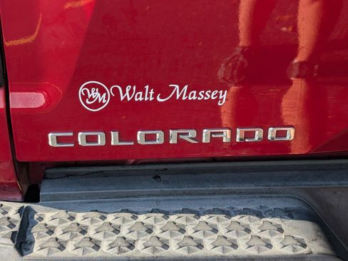 Used 2024 Chevrolet Colorado LT w/ LT Convenience Package III RWD image 7