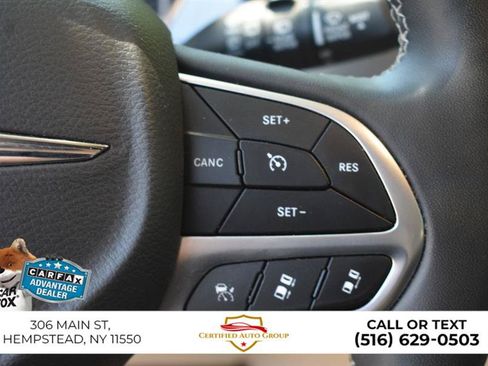 Used 2024 Chrysler Pacifica Touring-L FWD image 14