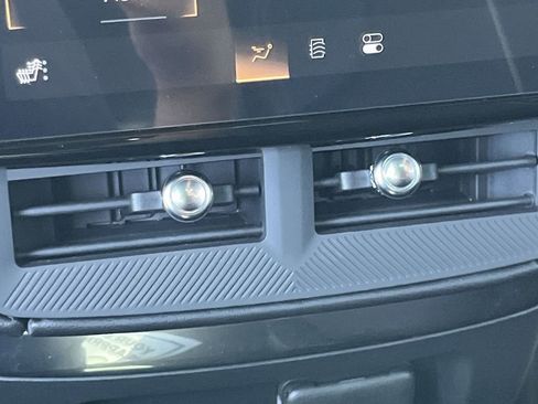 New 2026 Cadillac Vistiq Sport image 13