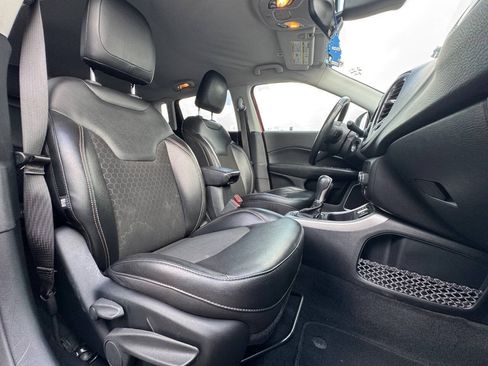 Used 2018 Jeep Compass Latitude FWD image 18