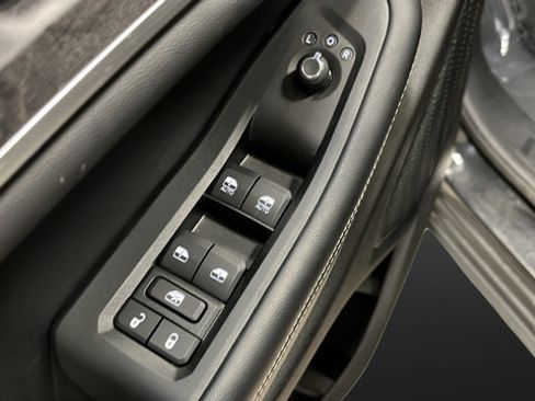 Used 2024 Jeep Grand Cherokee L Limited w/ Black Appearance Package AWD/4WD image 21