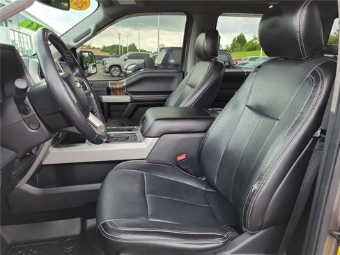 Used 2018 Ford F150 Lariat w/ Equipment Group 502A Luxury AWD/4WD image 16
