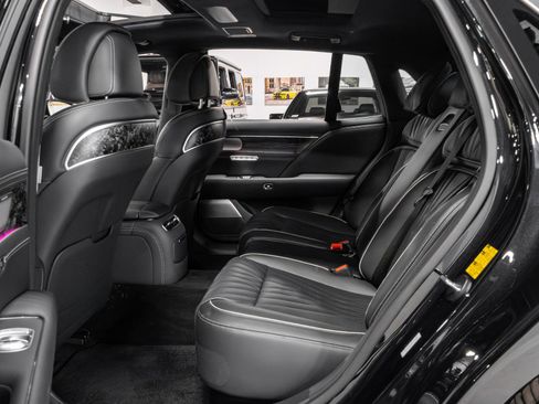 Used 2025 Genesis G90 3.5T image 8