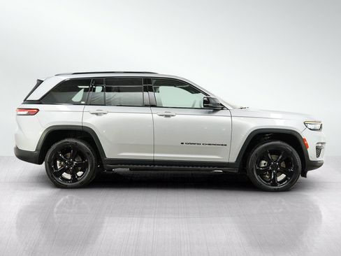 Used 2024 Jeep Grand Cherokee Limited w/ Luxury Tech Group II AWD/4WD image 6
