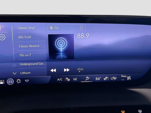 Used 2025 Buick Enclave Avenir FWD image 16