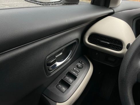 Certified 2025 Honda HR-V LX image 22