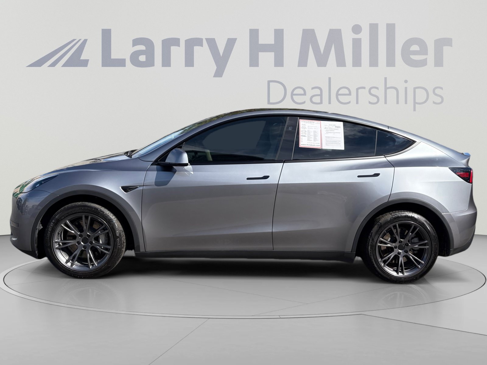 Used 2025 Tesla Model Y Long Range AWD/4WD image 2