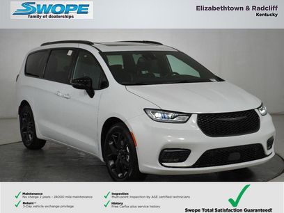 New 2026 Chrysler Pacifica Limited w/ Uconnect Theater Family Group
