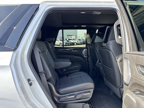 Used 2024 Cadillac Escalade Sport Platinum w/ LPO, ONYX Package image 16