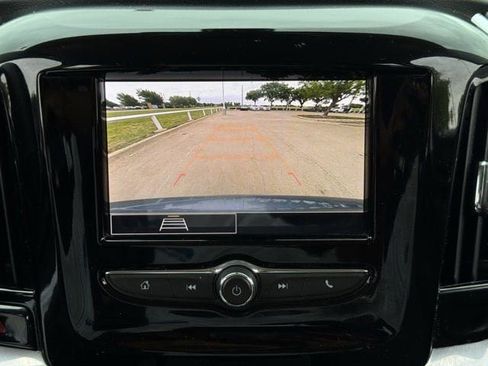 Used 2021 Chevrolet Traverse LS FWD image 15