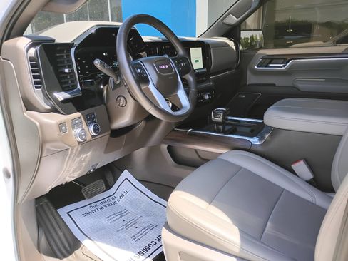 Used 2023 GMC Sierra 1500 SLT w/ SLT Convenience Package AWD/4WD image 11