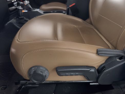 Used 2020 Jeep Gladiator Overland image 16