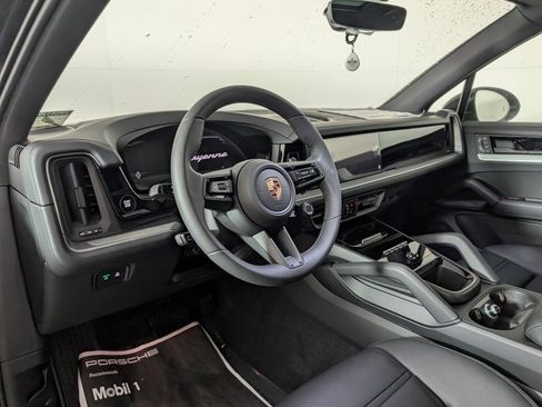New 2026 Porsche Cayenne image 4