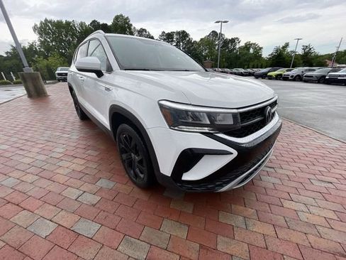 Used 2022 Volkswagen Taos SE FWD image 6