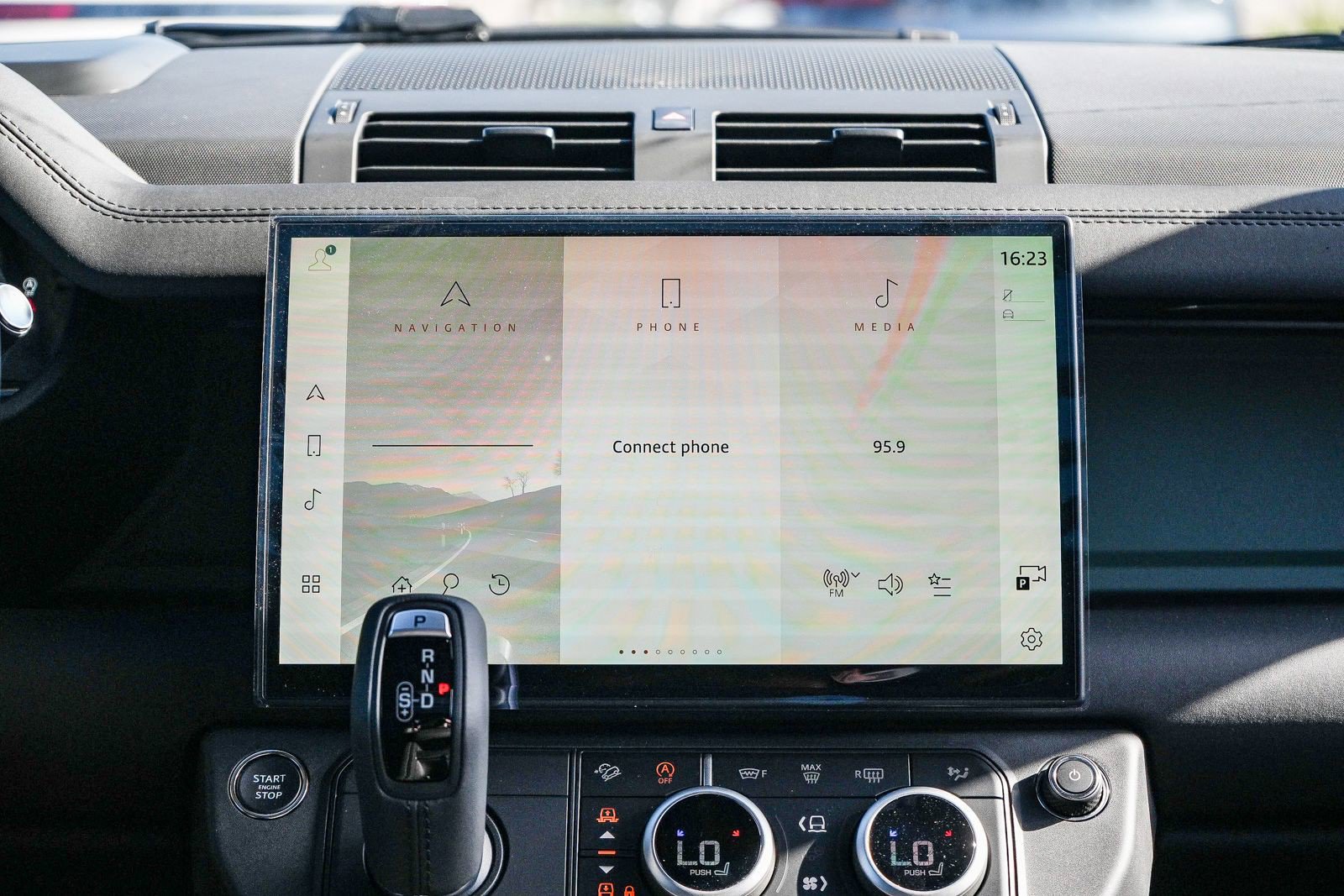 New 2026 Land Rover Defender 110 AWD/4WD image 12