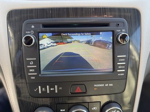 Used 2017 Chevrolet Traverse LT w/ Style and Technology Package image 13