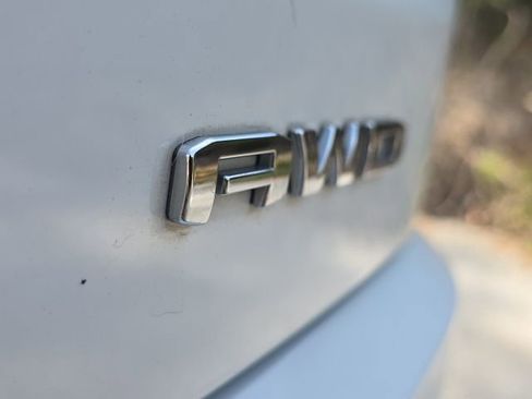 Used 2023 GMC Acadia Denali AWD/4WD image 10