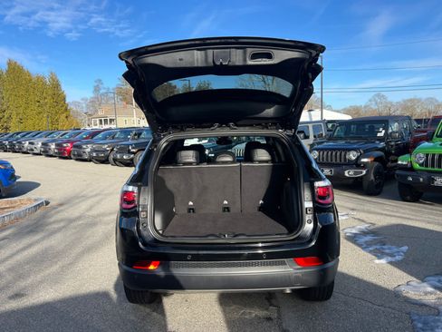 Used 2024 Jeep Compass Limited w/ Sun and Sound Group image 40