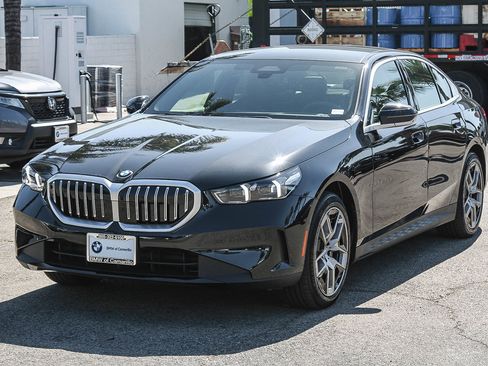 Used 2026 BMW 530i xDrive AWD/4WD image 3