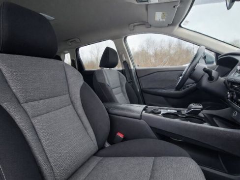 Used 2021 Nissan Rogue SV image 12