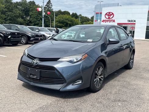 Used 2017 Toyota Corolla LE w/ LE Premium Package w/Moonroof FWD image 3