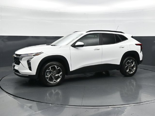 Used 2025 Chevrolet Trax LT FWD image 6