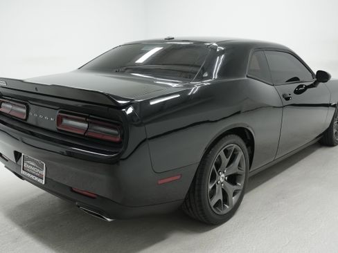 Used 2019 Dodge Challenger R/T RWD image 4