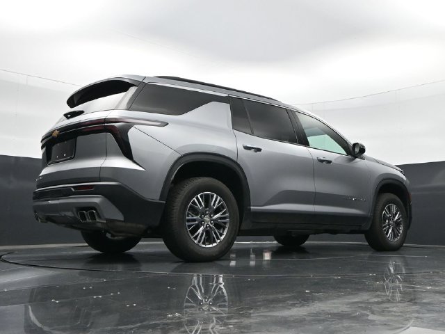 Used 2025 Chevrolet Traverse LT AWD/4WD image 47