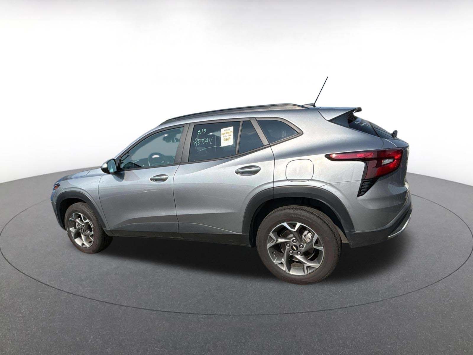 Used 2025 Chevrolet Trax LT w/ LT Convenience Package FWD image 10