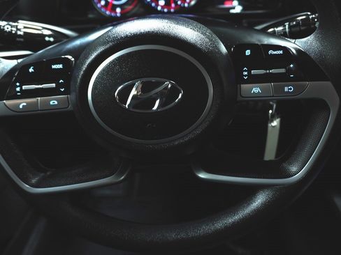 Certified 2023 Hyundai Elantra SE image 15