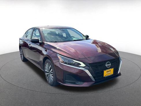 Used 2025 Nissan Altima 2.5 SV FWD image 1