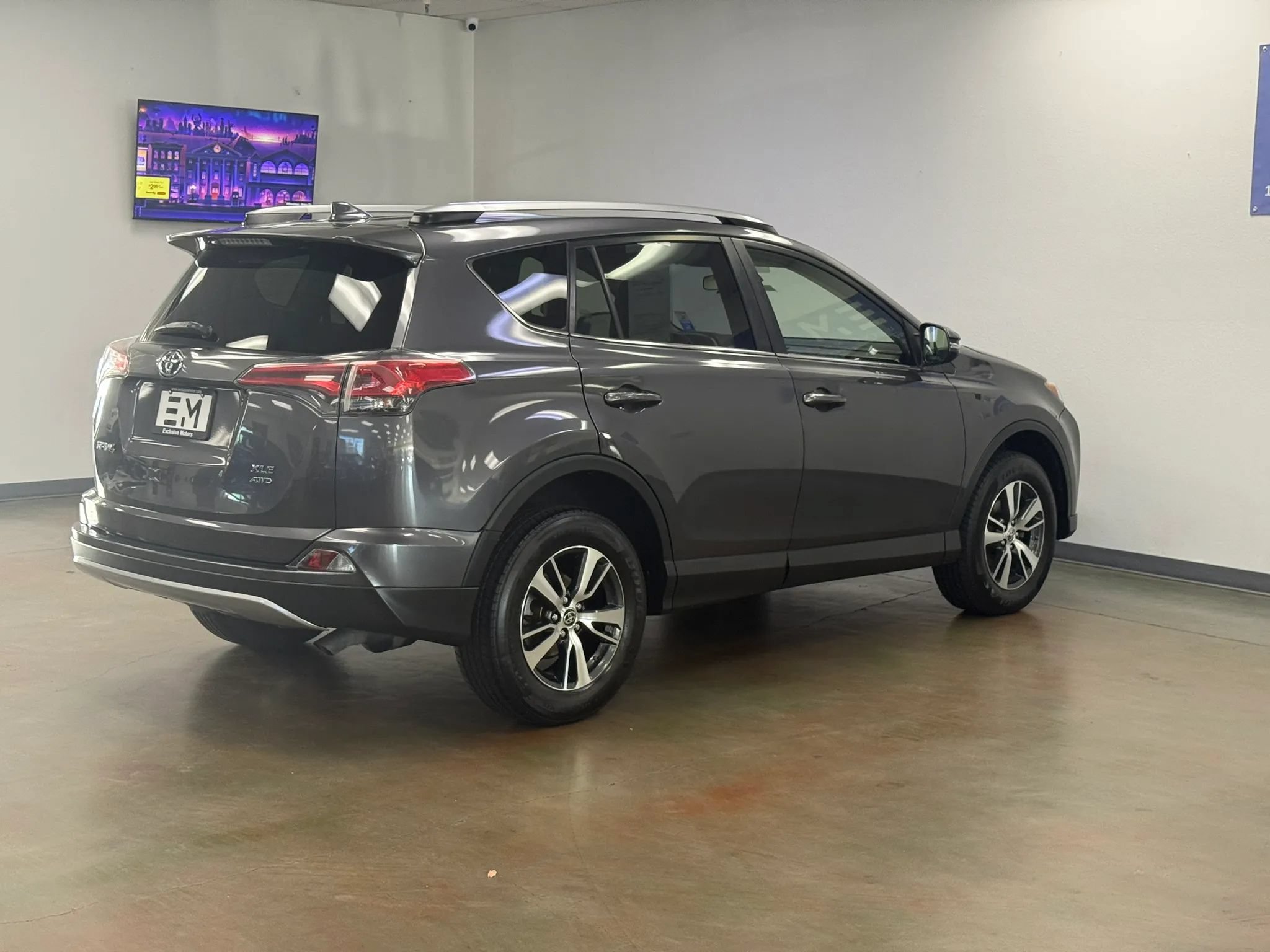 Used 2018 Toyota RAV4 XLE AWD/4WD image 7