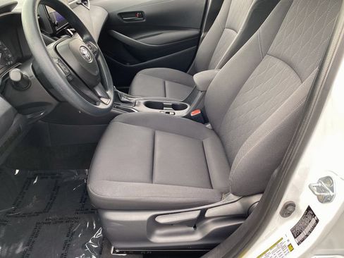 Used 2025 Toyota Corolla LE FWD image 17