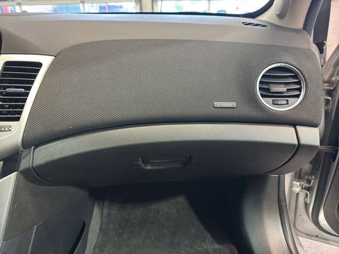 Used 2015 Chevrolet Cruze LT FWD image 22