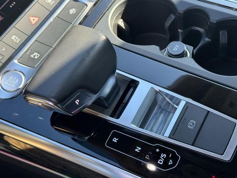 Used 2019 Audi Q8 Premium Plus w/ Premium Plus image 16