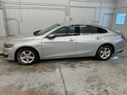 Used 2022 Chevrolet Malibu LT image 2