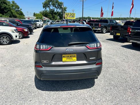 Used 2019 Jeep Cherokee Latitude Plus w/ Comfort/Convenience Group FWD image 16