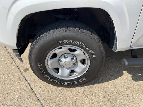 Used 2022 Toyota Tacoma SR AWD/4WD image 28