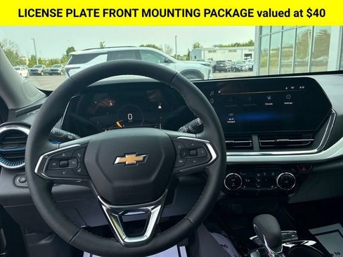 New 2026 Chevrolet Trax LT w/ LT Convenience Package FWD image 3