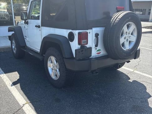 Used 2015 Jeep Wrangler Sport w/ Quick Order Package 24S AWD/4WD image 4