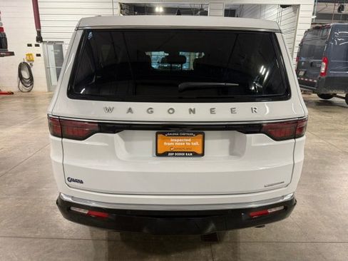 Certified 2024 Jeep Wagoneer L Series III w/ Premium Group I AWD/4WD image 24